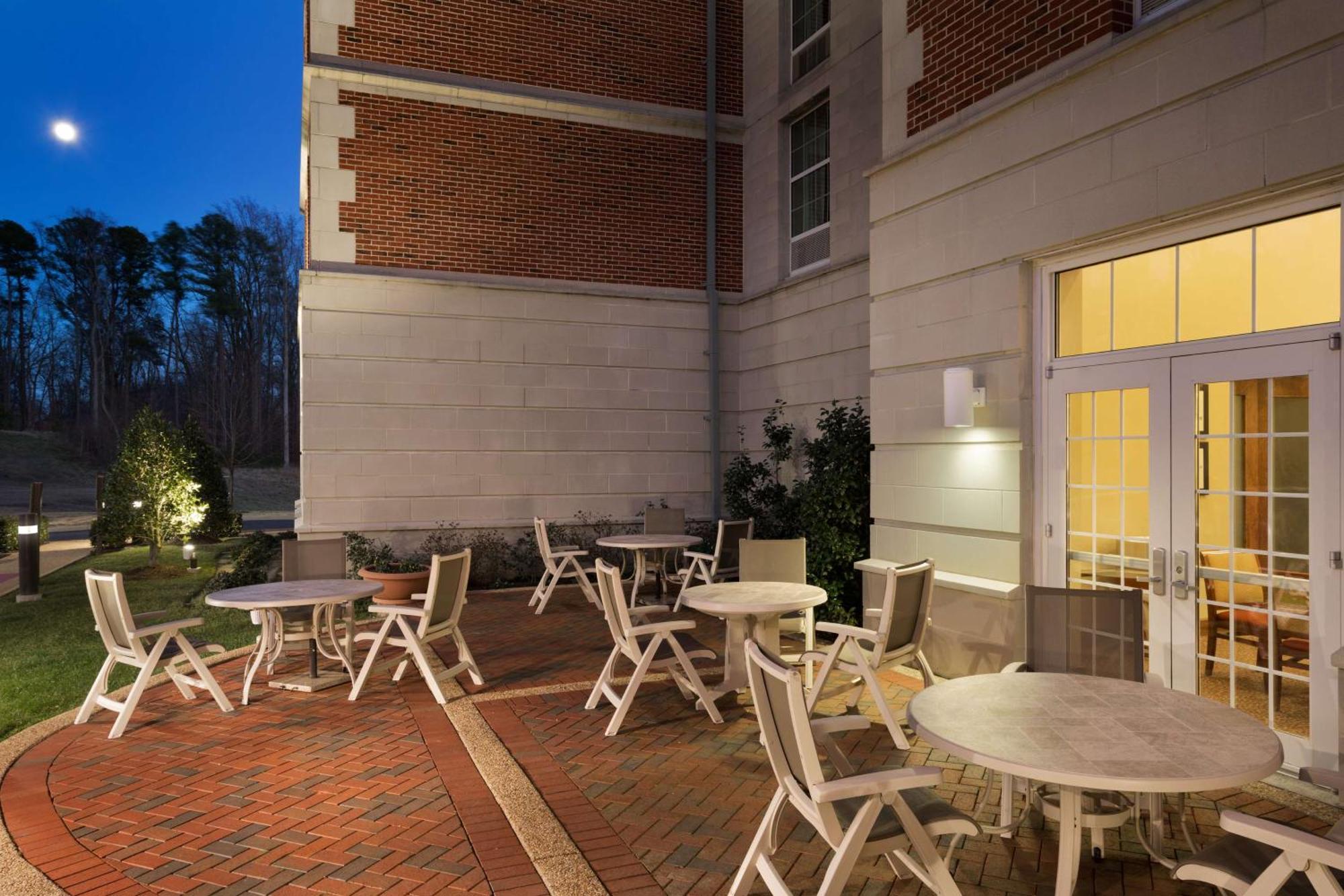 Hampton Inn & Suites Williamsburg-Central Екстериор снимка